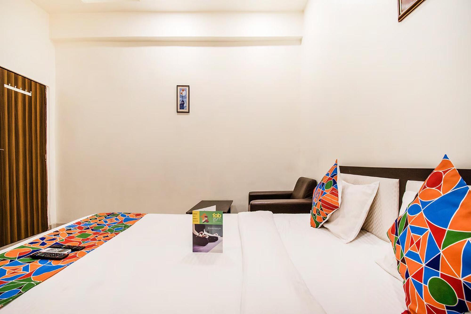 Fabhotel Maher Inn Ахмедабад Экстерьер фото